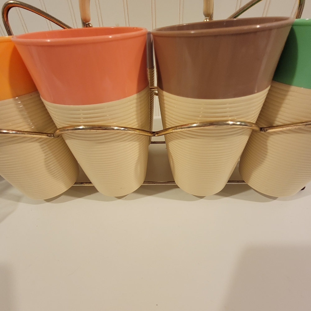 Vintage Raffiaware Thermo Temp Tumblers Set of 8 with Carrier - Picture 2 of 3